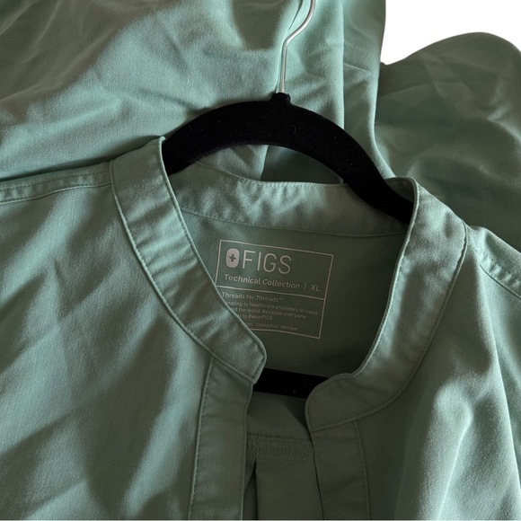 Figs Rafaela Oversized Scrub Top - Picture 8 of 9